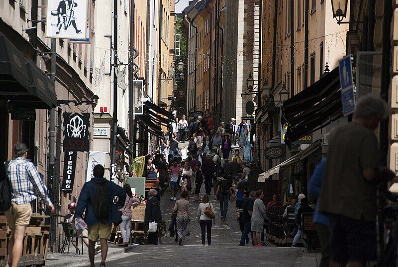 File:Gamla Stan Tourists.jpg