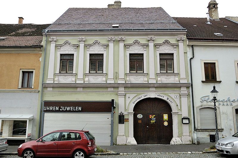 File:Hauptplatz 4, Hainburg.jpg