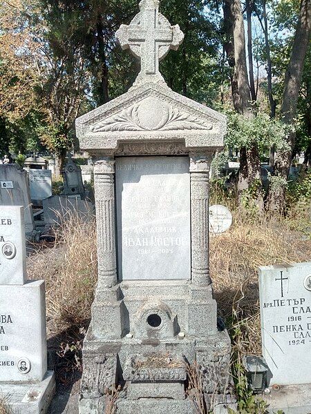 File:IVAN KOSTOV'S GRAVESITE.jpg