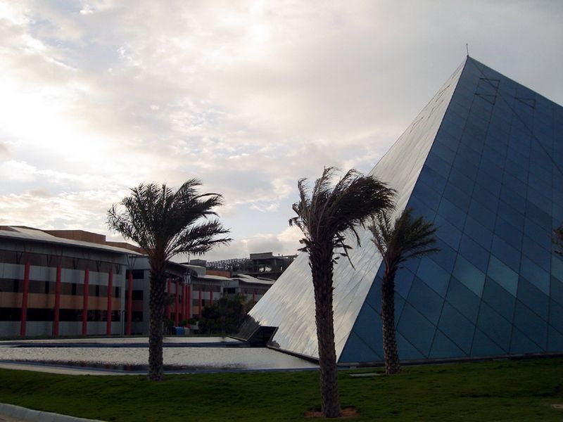 File:Infy Pyramid 40.jpg