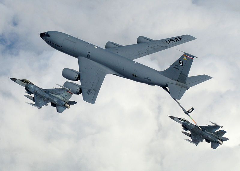 File:KC-135 Refueling F-16s.jpg