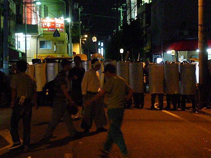 File:Kamagasaki Riot20080614 2005.JPG