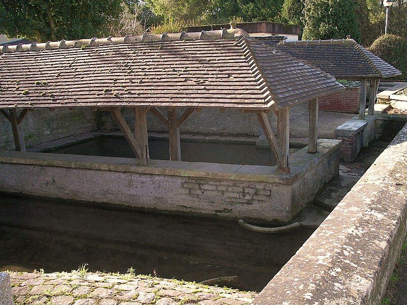 File:Lavoir Hérouvillette.JPG