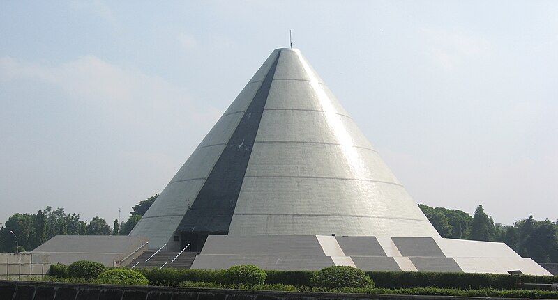 File:Monumen Yogya Kembali.JPG