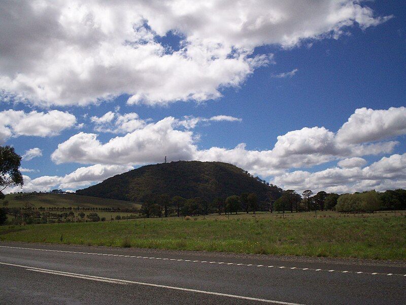 File:Mount Buninyong.jpg