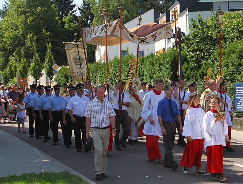 File:Ottersweier-Fronleichnam-30-Maria Linden-Prozession-gje.jpg