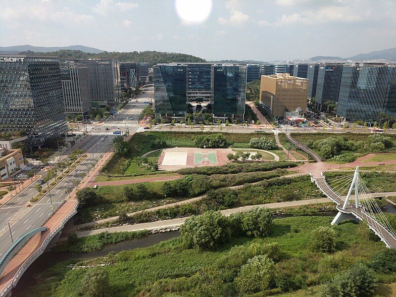 File:Pangyo Techno Valley.jpg