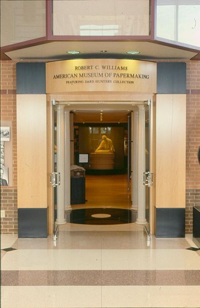 File:RCWPM Entrance.jpg