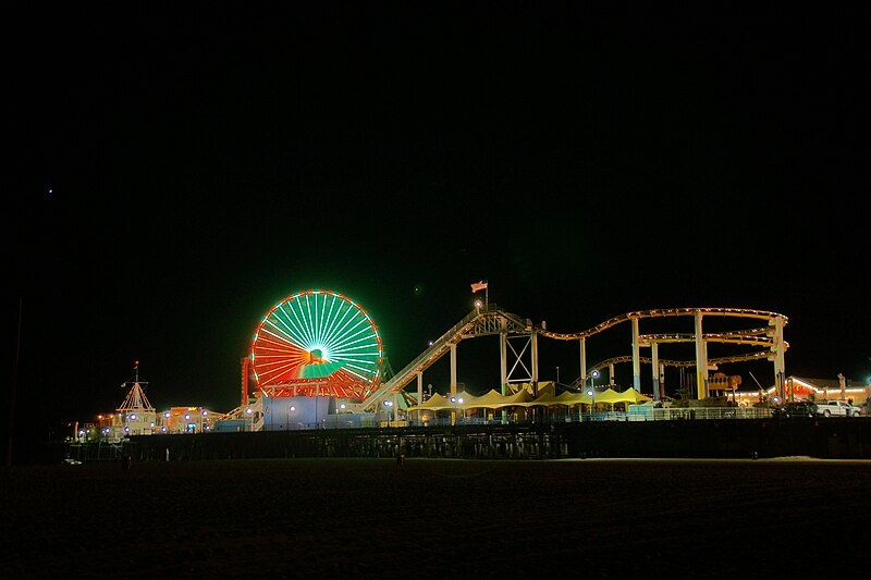 File:SantaMonicaPierNight.jpg