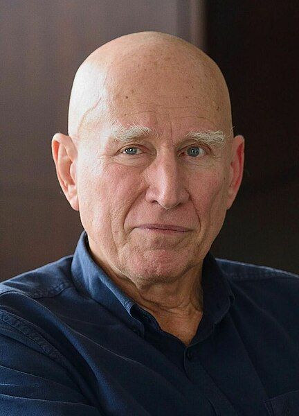 File:Sebastião Salgado (cropped).jpg