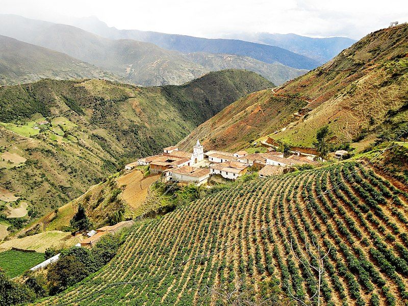 File:Siembra y pueblo.jpg