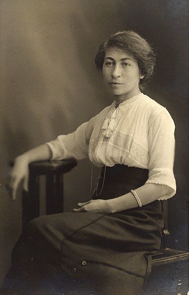 File:Stefania Maracineanu1913.jpg