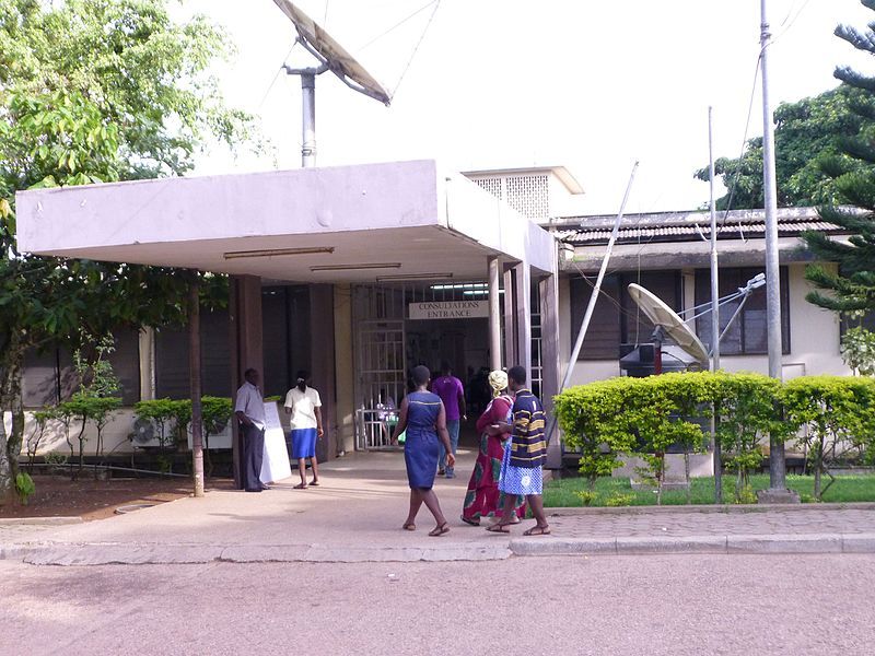 File:TettehQuarshieMemorialHospitalEntrance.jpg