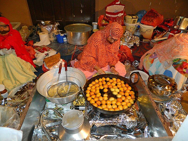 File:Traditional UAE Cooking.jpg