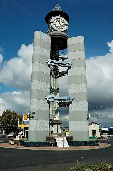 File:War-memorial-Ulverstone-20070420-020.jpg