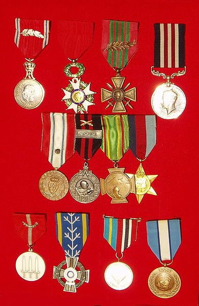 File:Allans medaljer b.jpg