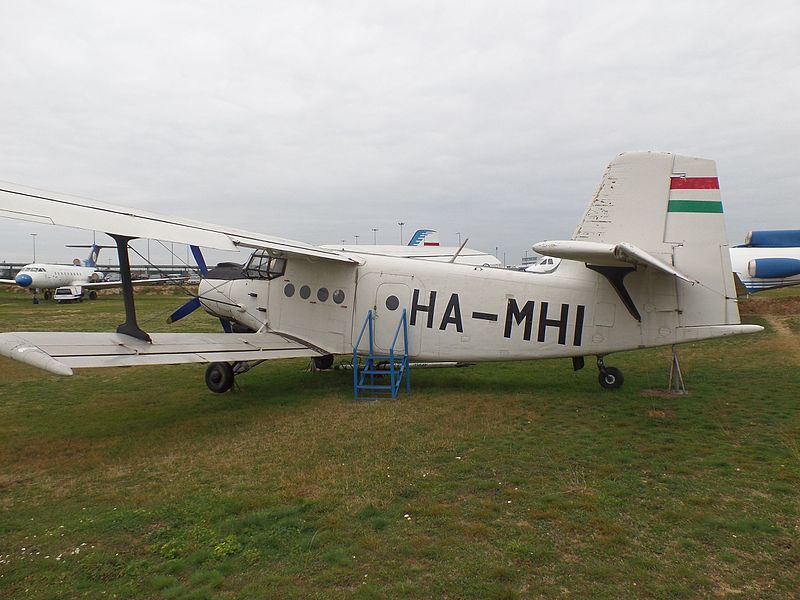 File:Antonov An-2M HA-MHI.jpg