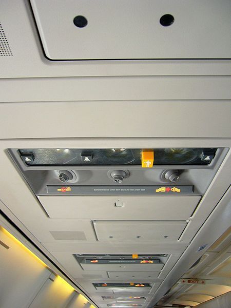 File:B737-Belüftung und Schalter.jpg