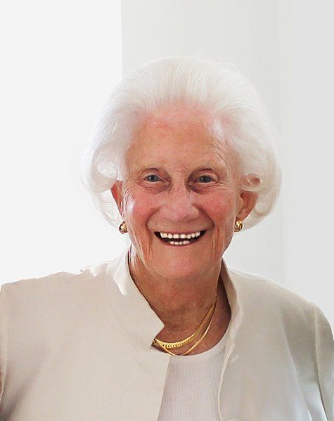 File:Beverly Willis, 2015.jpg