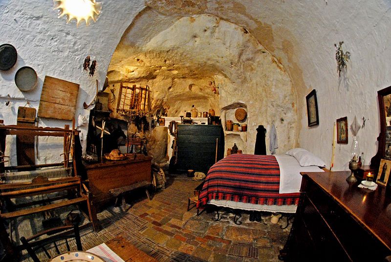 File:Casa-grotta-matera-8mm.jpg