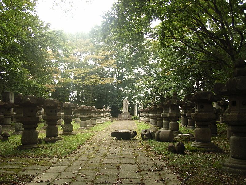 File:DainenjiDateTomb2005-10-6.jpg