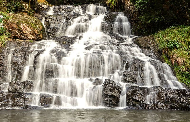 File:Elephant Falls II.jpg