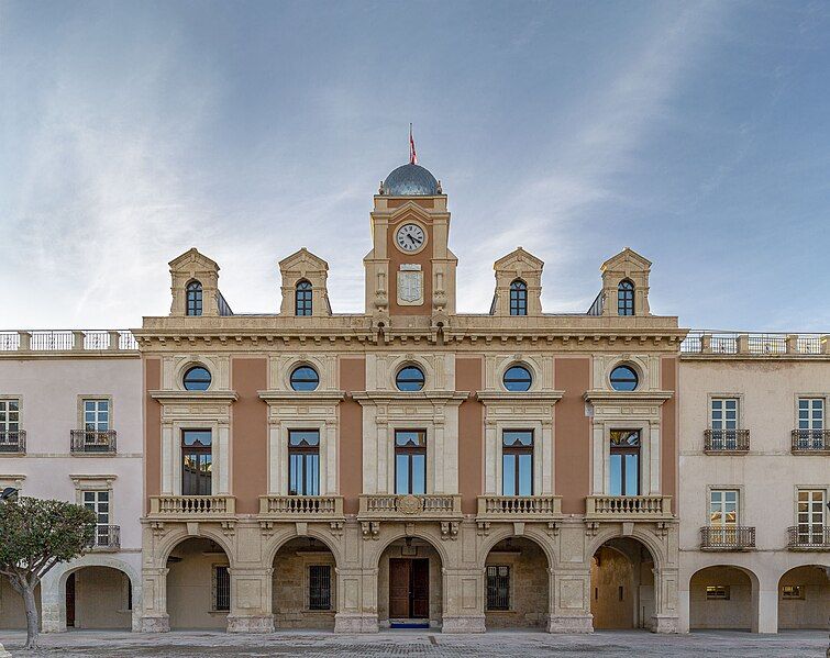 File:Fachada ayuntamiento almeria.jpg