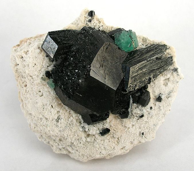 File:Fluorite-Foitite-Schorl-k-117a.jpg