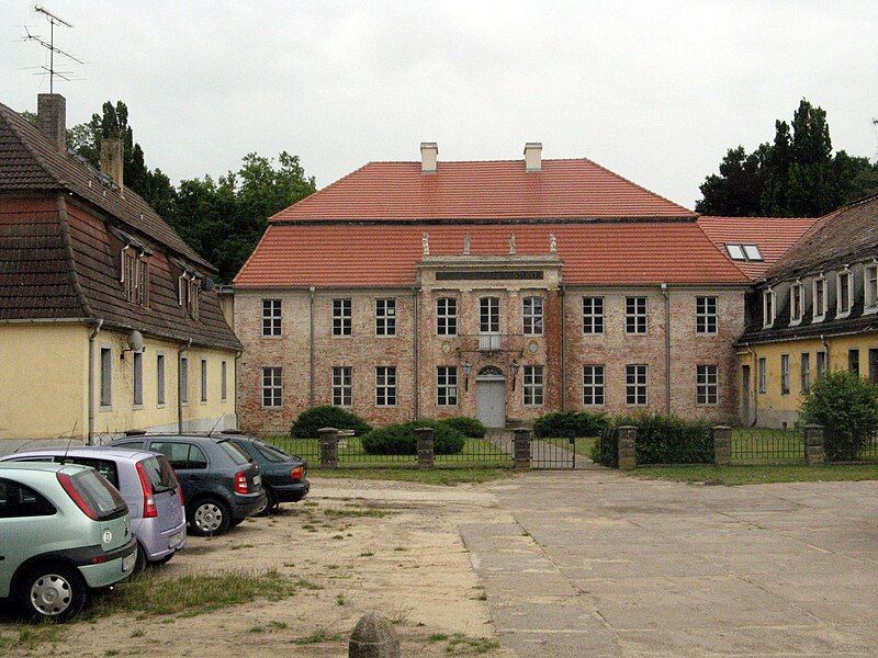 File:Herrenhaus dannenwalde gesamtansicht.jpg