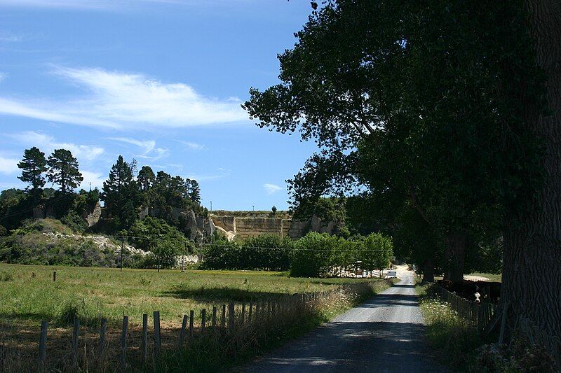 File:Hinuera Stone Quarry.jpg