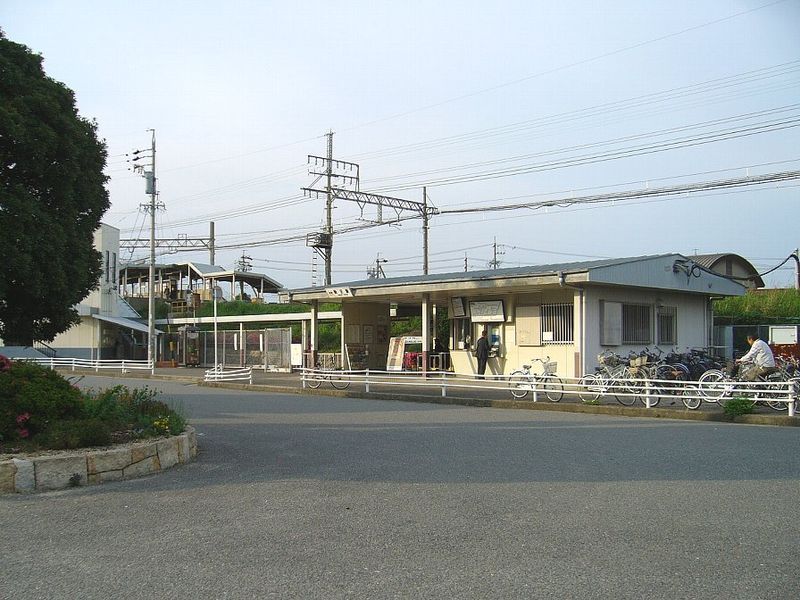 File:Kintetsu Shinsho stn.jpg