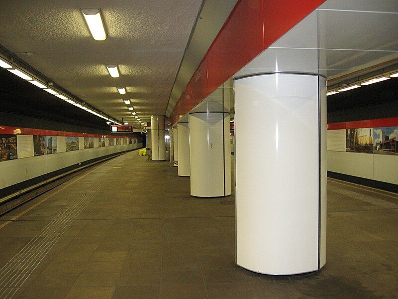 File:Metrostation Coolhaven.jpg