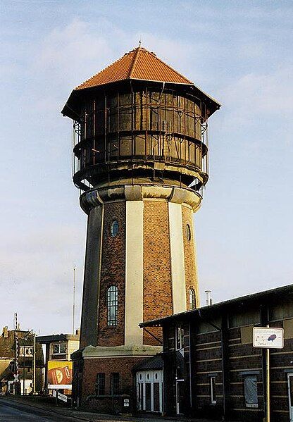 File:Oldenburg Wasserturm Hafen.jpg