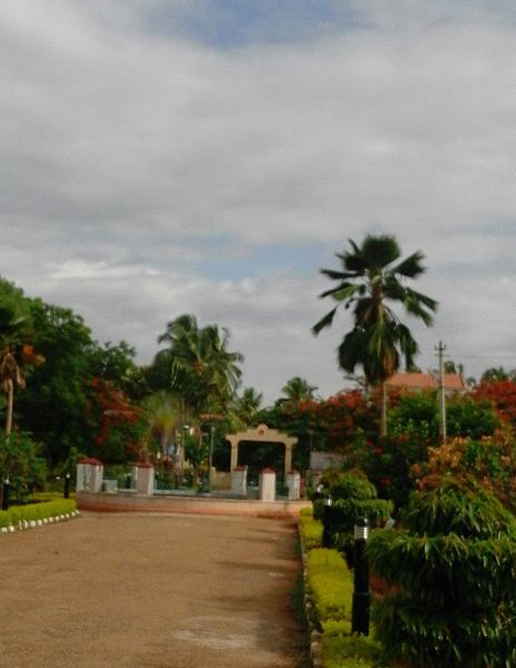 File:Saraswathipuram Park2.jpg