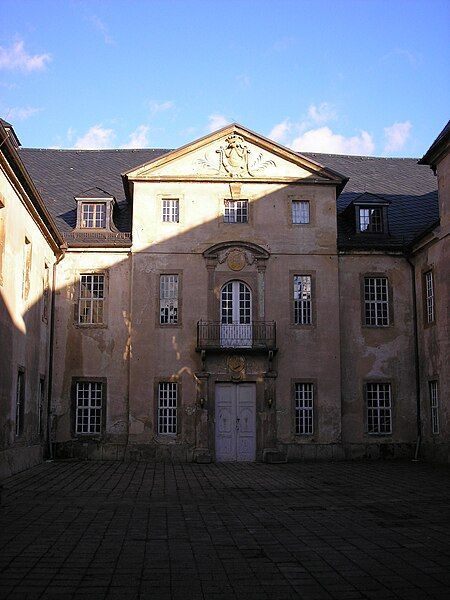 File:Schloss Crossen Haupthaus.JPG