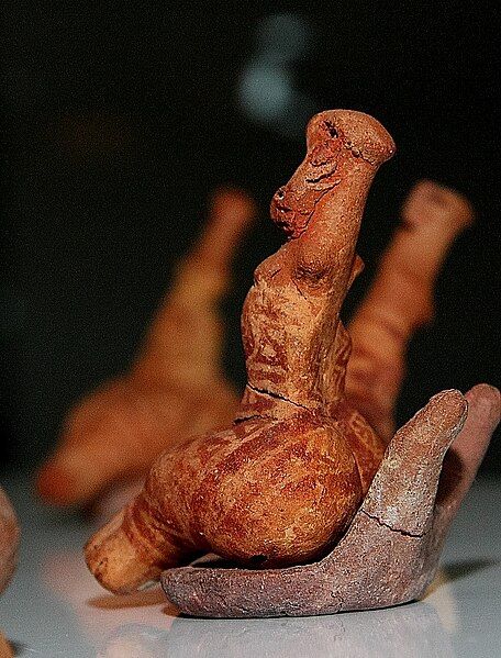 File:SoborulZeitelor3Cucuteni.JPG