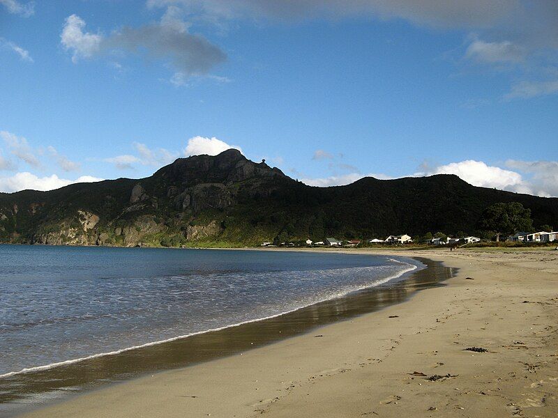 File:Taupo Bay.jpg