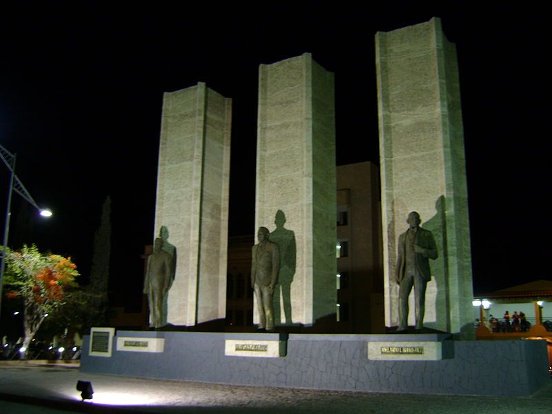 File:Tres presidentes Guaymas.JPG