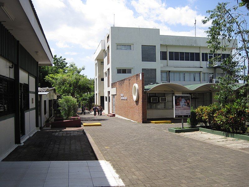 File:UCA Biblioteca.jpg