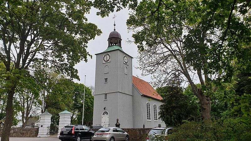 File:Vallø kirke 2.jpg