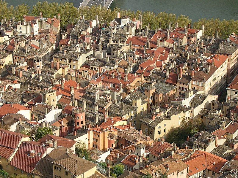 File:Vieuxlyon saintjean toits.jpg