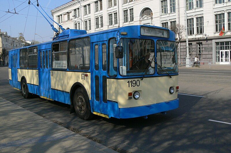 File:ZiU-682v in Minsk.JPG