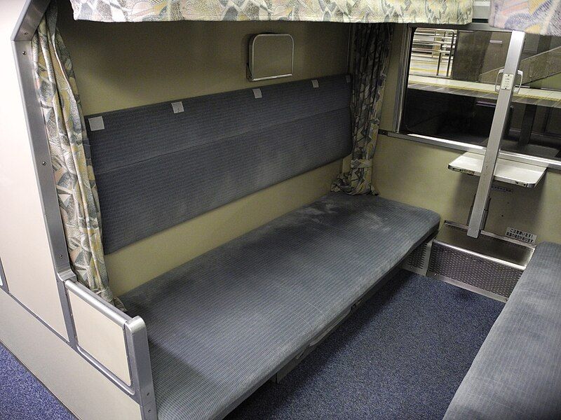 File:Akebono lower bunk.jpg