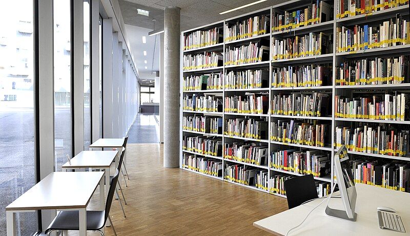 File:Bibliotheksansicht Fotohof.jpg