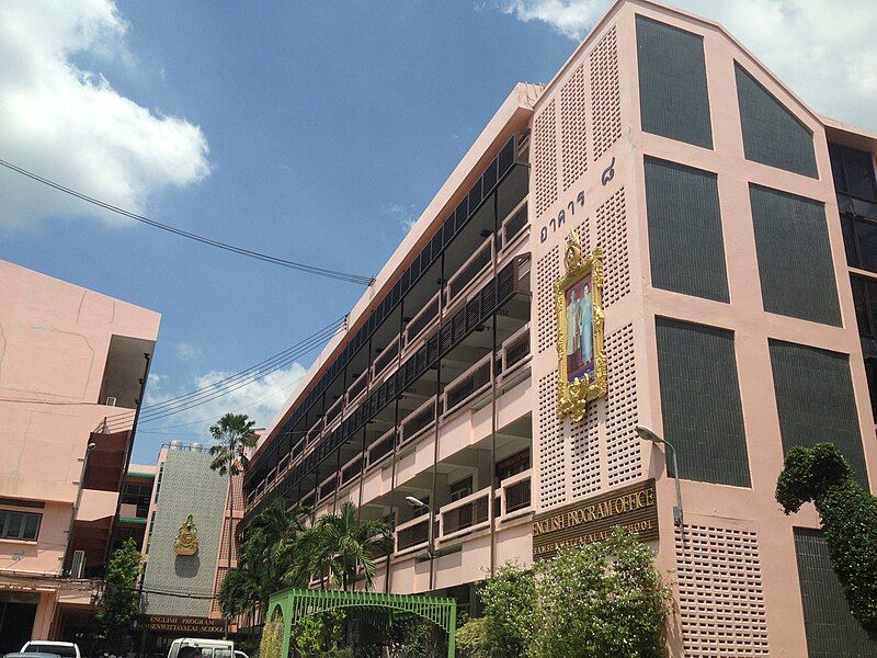 File:Building 8 Samsenwittayalai.jpg