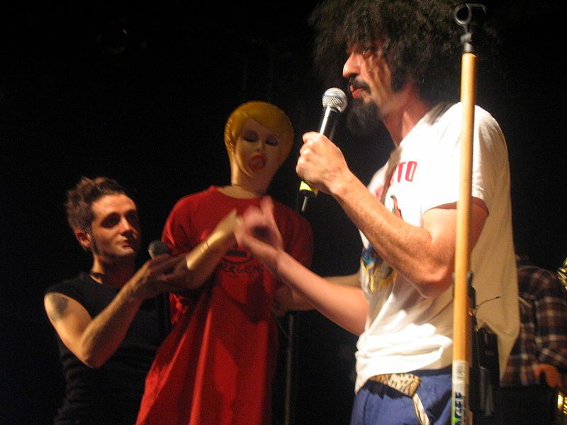 File:Caparezza live 03.jpg