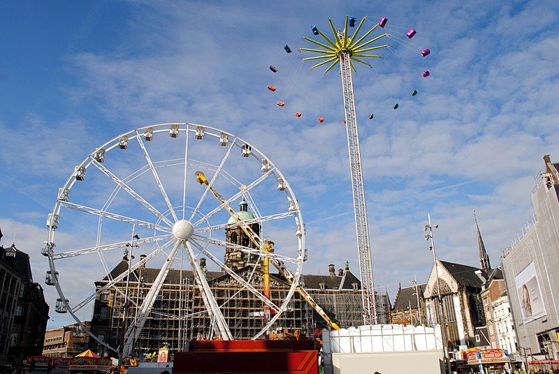 File:Dam Square funfair.jpg