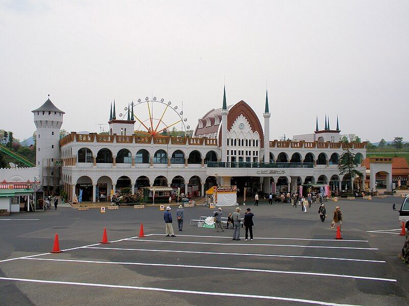 File:Hiruzen Kogen Center.jpg