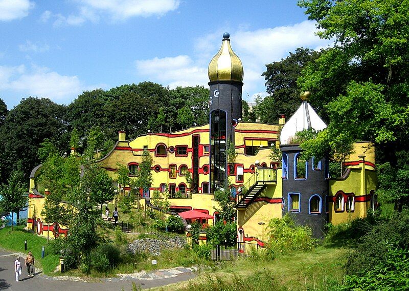 File:Hundertwasserhaus-Essen.jpg