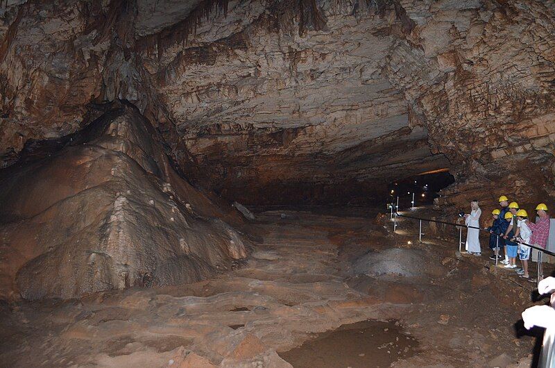 File:Inside Vjetrenica cave.JPG